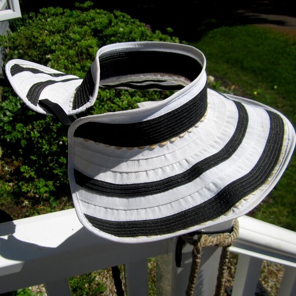 CC Exclusive Butterfly Split Sun Hat - Picture 1 of 3